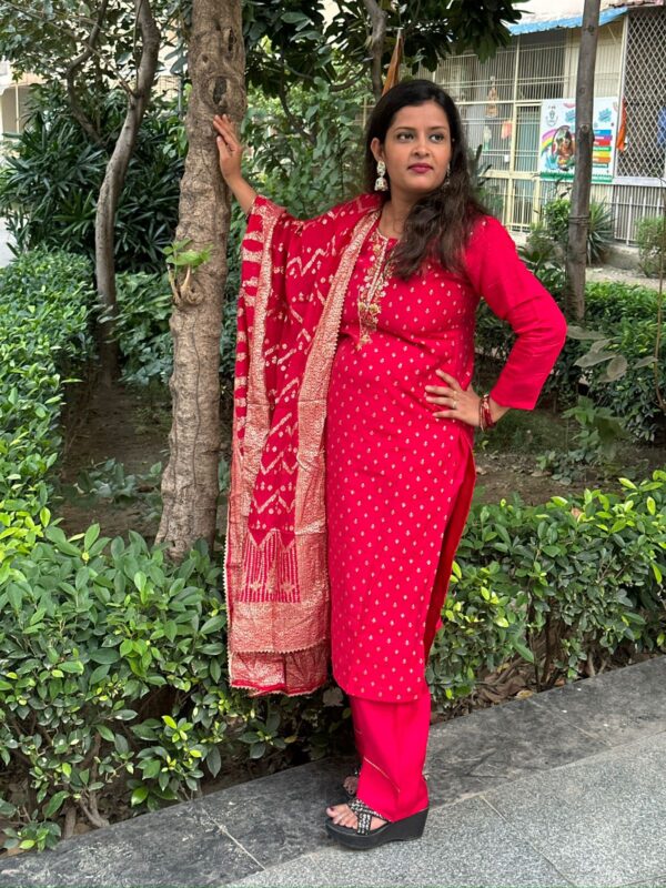 Elegant Magenta Pink 3-Piece Suit - Image 2
